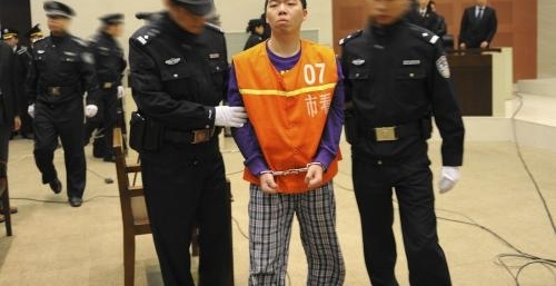 杀妻富二代死缓期内多次打伤狱友 律师:这次或将改判成死刑