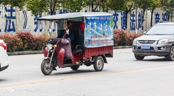 我的农民工兄弟老李找了个新工作