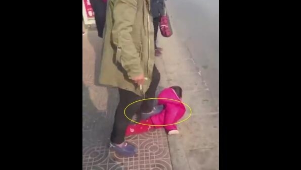 �ӱ�һ���ӽŲ�����Ů����������ʮ���� �����������