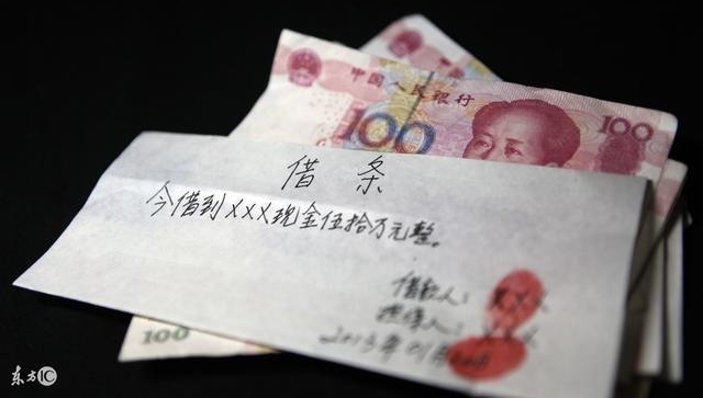 父亲去世欠10万债务,儿子不管,女儿还完钱,三年后却发了财