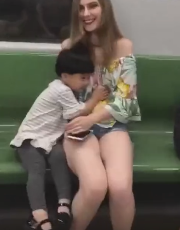 ����С�к������Ͽ��������Ůֱ�ӱ�ס�����֣������Ȼ���ܺ���