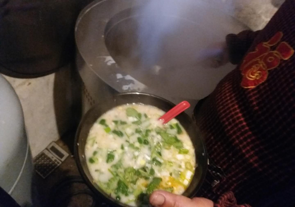 豫北滑县冬夜和两位新闻摄影大咖,羊汤店喝酒聊天,好吃实惠不贵