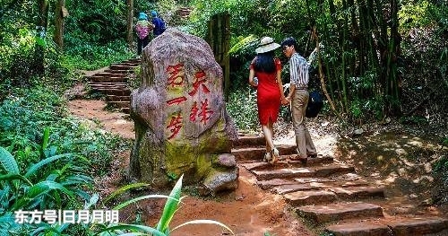 六千级爱情天梯,流传着感人的爱情故事,每一个阶梯都幸福满满!