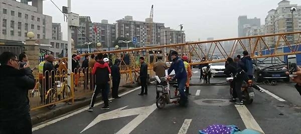 �人�����˺������һ���ػ��㷭�����������γ�