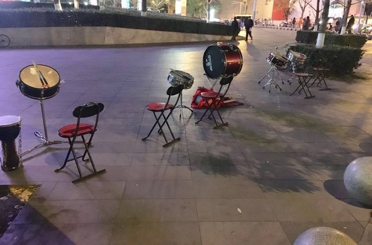 ¥�¹㳡����裬�����һ��׬ 50 ��