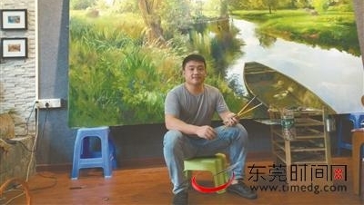 80�󻭼����ȳ����ڸֱʻ����úڰ���ɫ��ס�����е�����