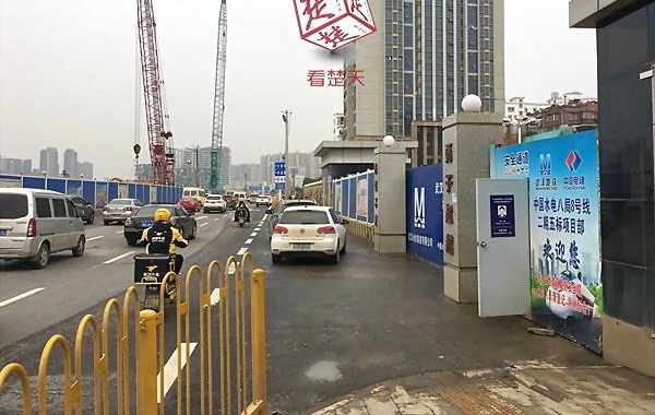 �人�����˺������һ���ػ��㷭�����������γ�