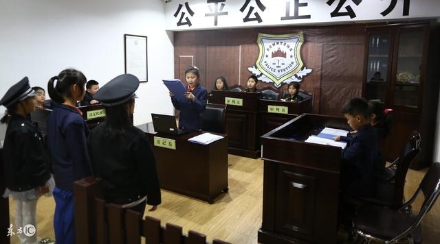 ʯ��ׯһ����Ϊ�������գ��ڶ��츸��ȥ�������չ�˾��������