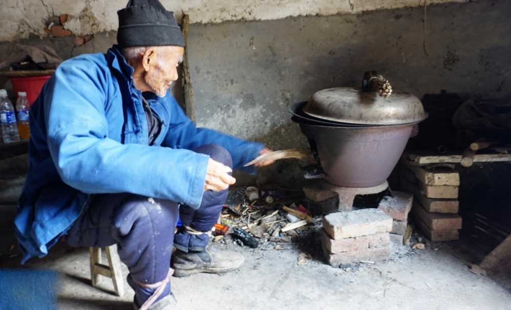 �����ж��мң��������һ̨�����������ӻ���һ�ڹ����ţ�