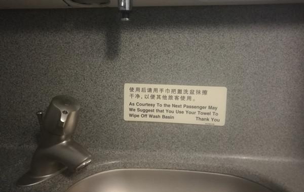 飞机上哪些地方才是真的脏,第一你不敢信,告诉家人千万别去触碰
