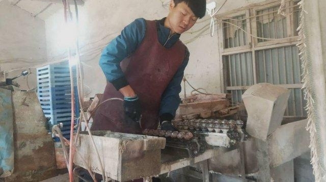 双胞胎姐姐只哭一声便窒息 全家忙筹款任凭田地荒
