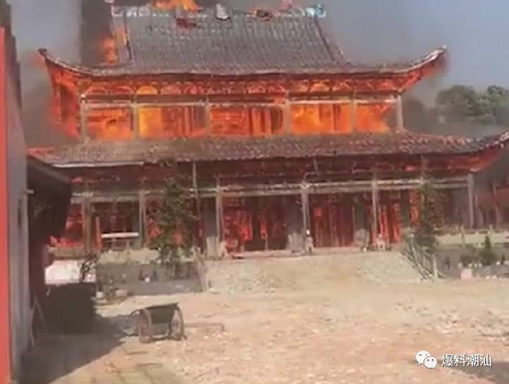 ���Ǹ���΢��Ⱥ�贫���¥��𣡺ųơ����޵�һ��ľ�������ջ�