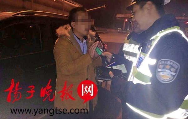 镇江交警一夜“飓风”行动 “吹倒”三十多名“酒”司机