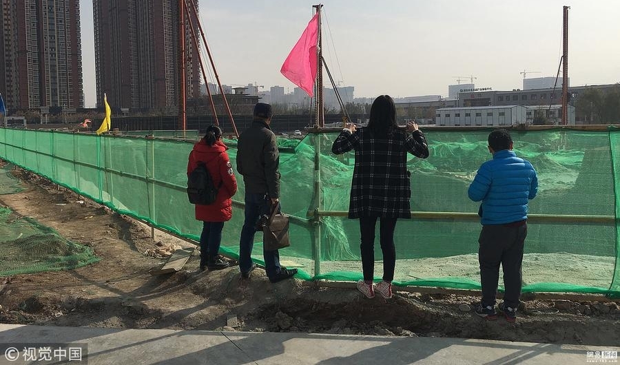 男子买房时楼已盖10层 交房时盖楼地为平地
