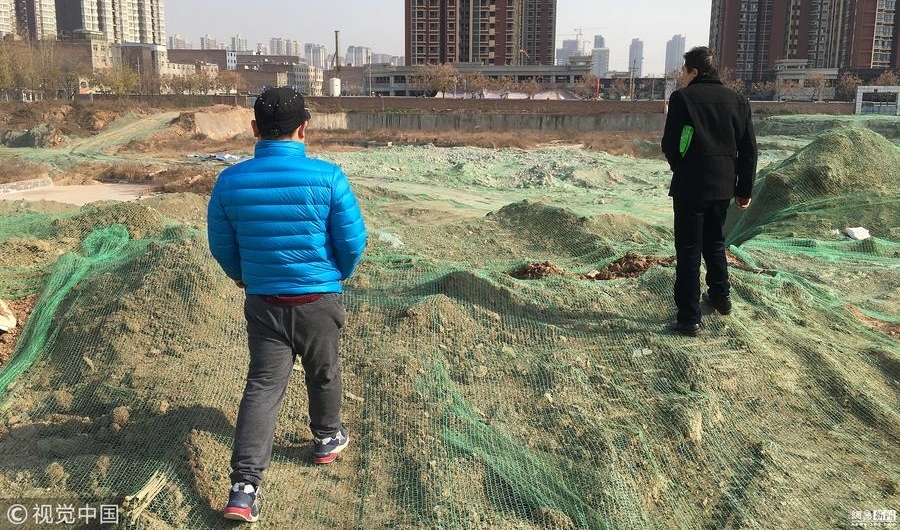 男子买房时楼已盖10层 交房时盖楼地为平地