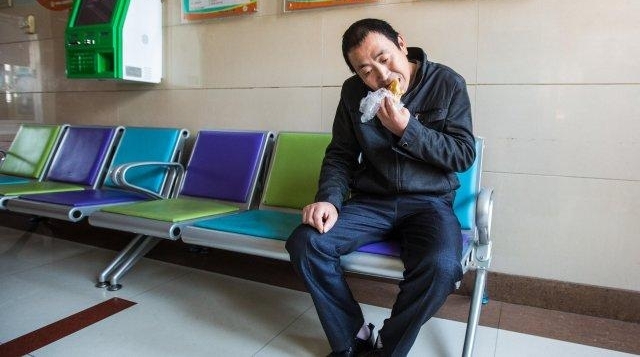 双胞胎姐姐只哭一声便窒息 全家忙筹款任凭田地荒