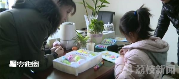 十岁女孩找妈妈 民警救助送温暖