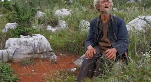 老汉在深山中独居40年,没有妻子却瘦成闪电,说出原因网友懵了
