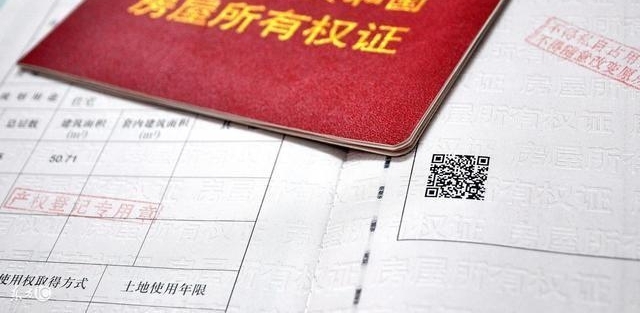 父亲去世欠10万债务,儿子不管,女儿还完钱,三年后却发了财