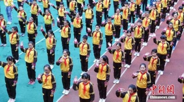 教育部再明确小学生每天要睡10小时 家长:这怎么可能