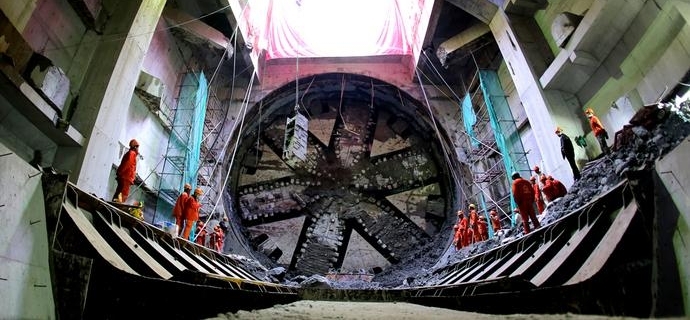 北横通道(中江路-中山公园)隧道段顺利贯通,建成后将满足双向6车道通行需求
