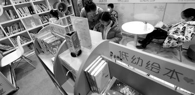 全国首家24小时医院图书馆开张