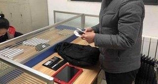 “坐火车一律都要买票”破除特权