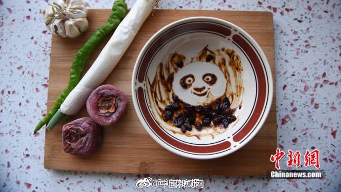 为哄孩子吃饭拼了!她用黄豆酱当颜料作画,描绘各种可爱卡通图案