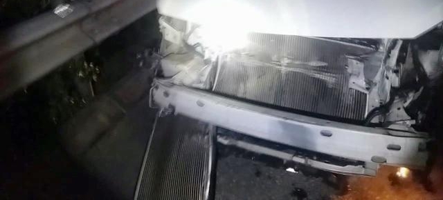���ոܶ�ײ���� ҹ��˾������·Ϊ����ײ����