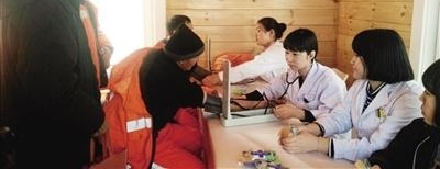 ҽ����ԱΪ����������Ѳ�Ѫѹ
