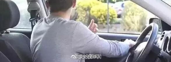 ��ʾح���⳵�˿Ϳ���ײ������˾��ȴ���ге��ų�����ԭ������Ϊ.....