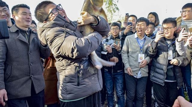�人������У ��������������ʦ�����������