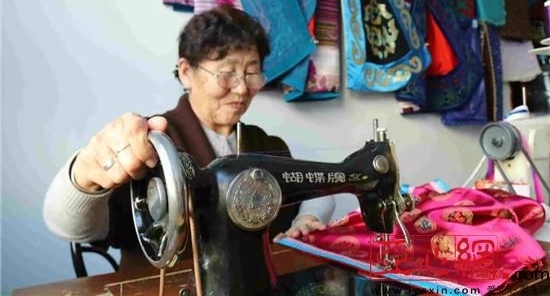 新疆精河县:散·吾尔玛 蒙古族服饰的传承使者