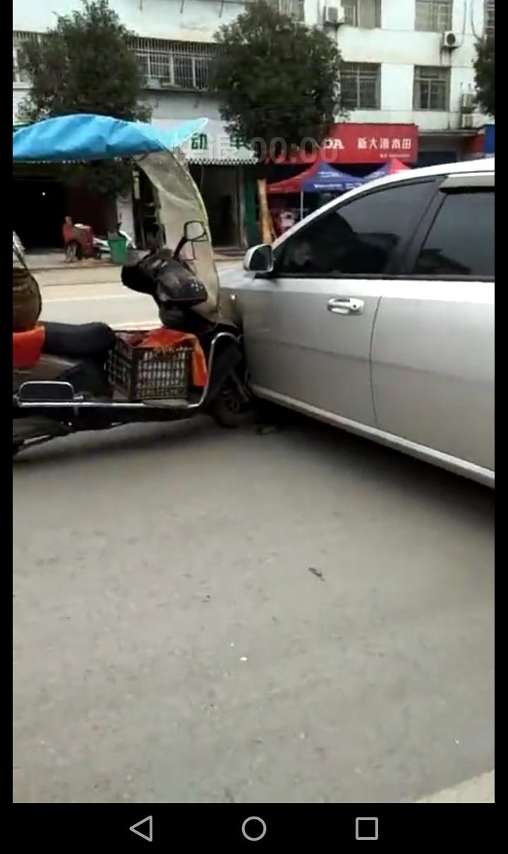 ���ɳ����У�Ů���Ҷ��Լ���ֺ�������ɣ�