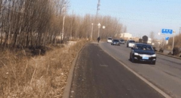�����ߵġ�������Ϊ���ߣ�һ�ڽ�ͨ�¹����ݺ�һ��׷��������