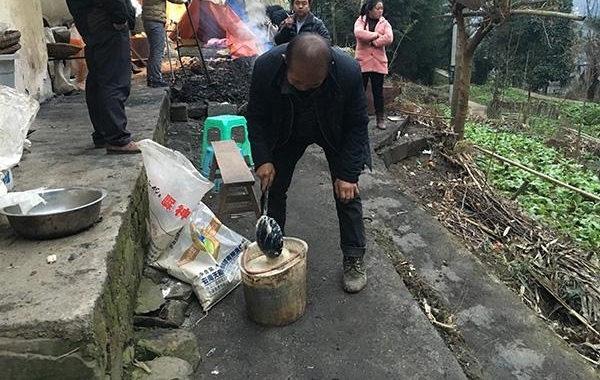 云南镇雄3死4伤凶案:毫无征兆 死者一家未曾与人发生争执