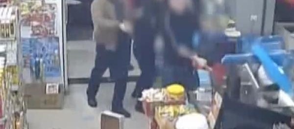 男子退货不成持刀闯超市破坏 店主报警后遭报复