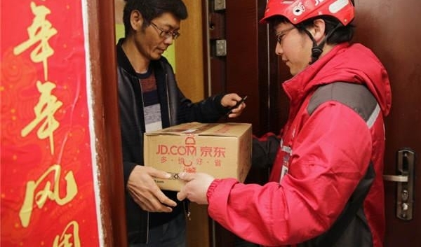 网传快递“休假时间表”不实 多电商承诺春节物流“不打烊”