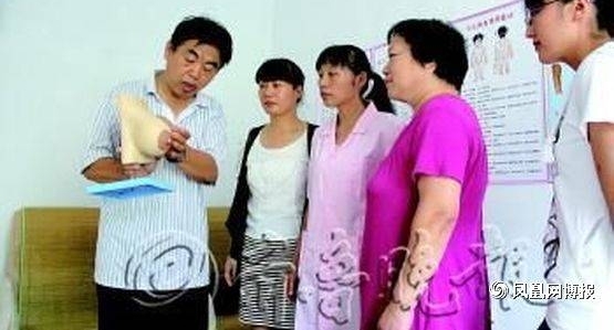 催乳师大叔走红 上千产妇赞扬!