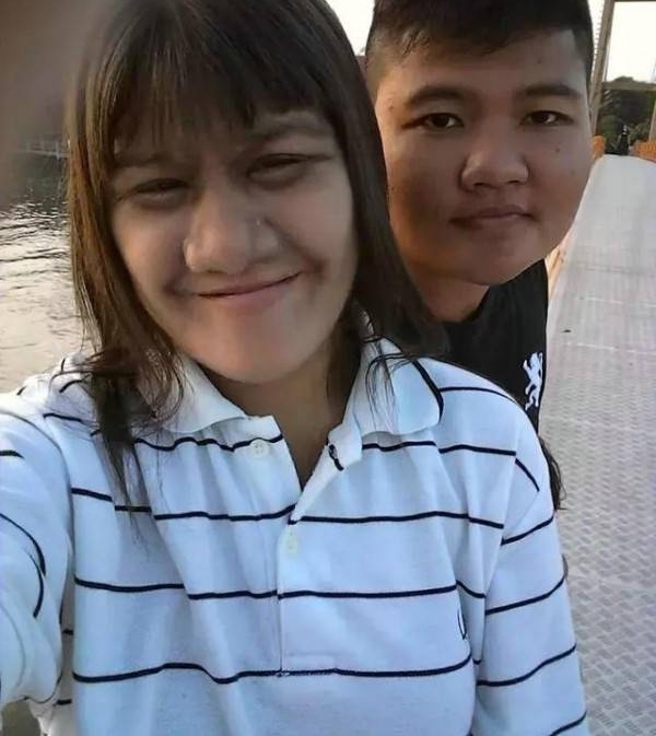 泰国毛脸小女孩长大了,脸上无毛,还有了陪伴的人