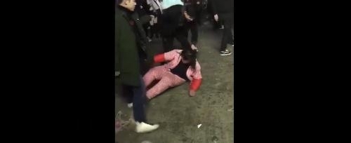 ������������һŮҹ��ΧŹ50�������װ��� ��ͷ���ȶ���