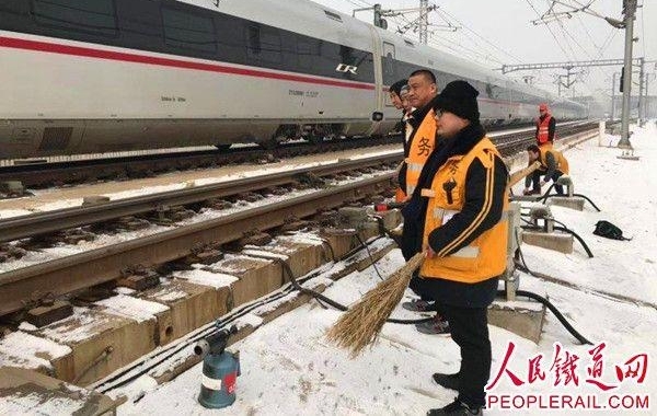 可爱的高铁工务人