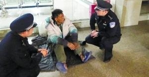 男子流浪三年 铁警助他返家团圆