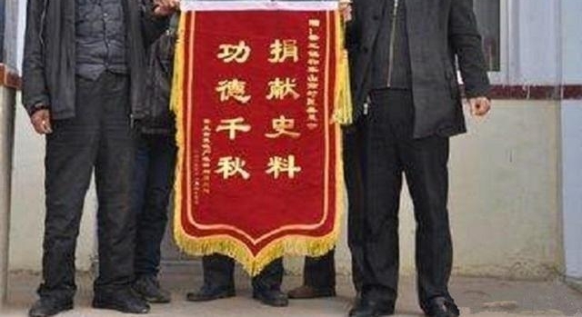 长沙普通教师家中翻出祖传宝箱,无意揭开神秘身世,专家急忙赶来