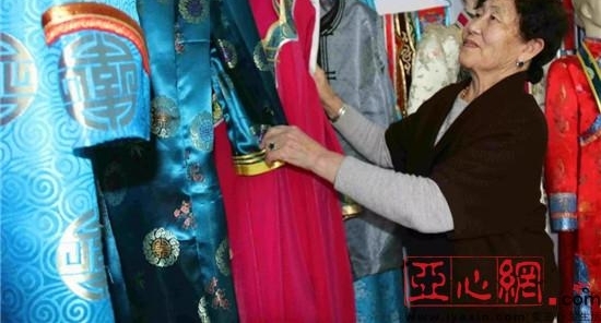 新疆精河县:散·吾尔玛 蒙古族服饰的传承使者