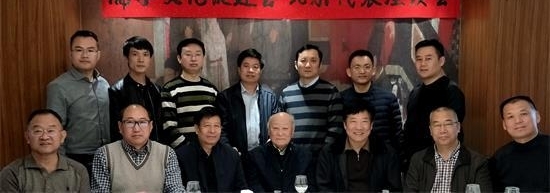 孔令义将军向儒学文化促进会北京座谈会代表赠书法