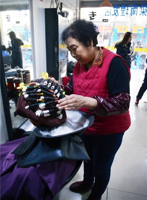�����Ӿ��굶�����ϡ��Ľ��á�37�깲Ӫһ��������
