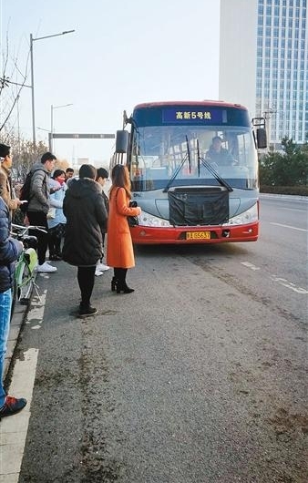 市民为上班“最后一公里”发愁