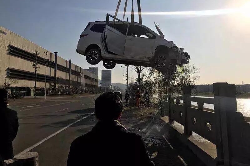 �γ�����������˱��� ����ϵ����ֹ���һĻ