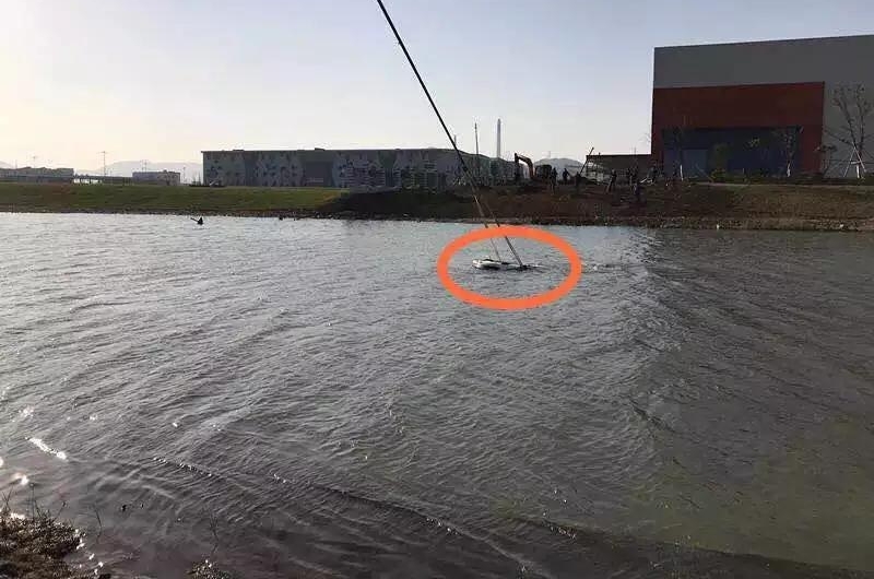 �γ�����������˱��� ����ϵ����ֹ���һĻ